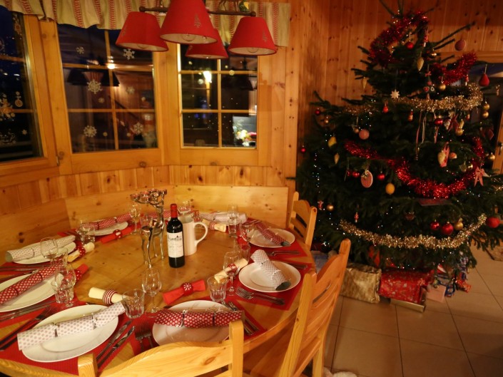 Cosy dining area, perfect for everyday meals or a celebration